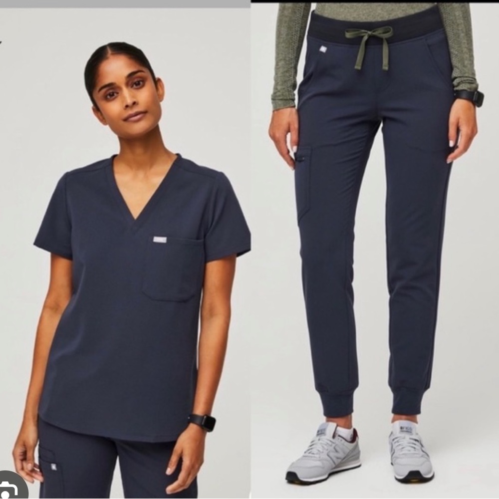 Figs quiet navy scrub SET size M